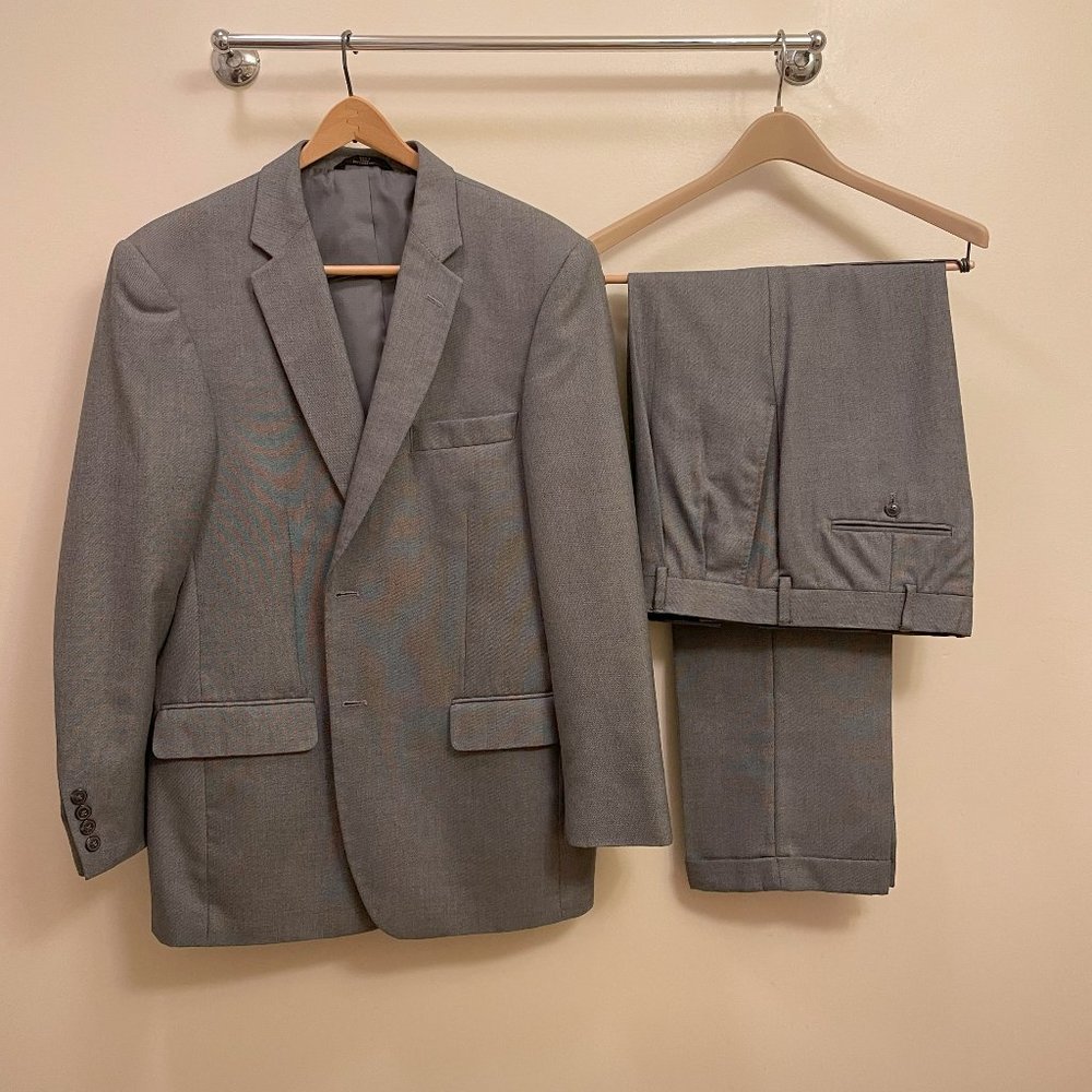 Saddlebred Men's 2-Piece Gray Patterned Suit - 42R / 34x32